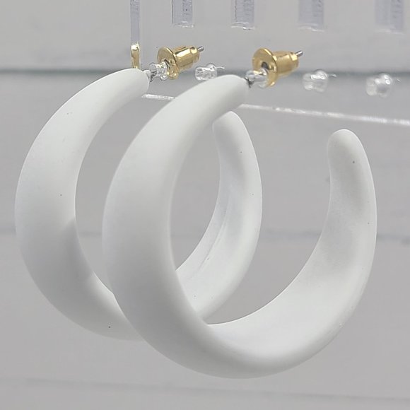 White 80's Retro Smooth Matte Texture 1.5" Semi Wide Fashion Hoop Earrings - Picture 7 of 11